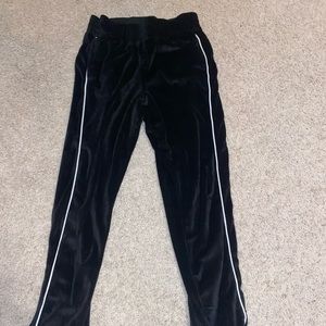 Very cute velvet sweat pants from Garage!